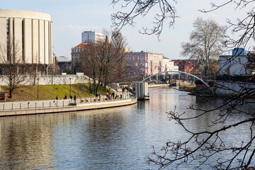 Bydgoszcz, widok na kanał bydgoski oraz most na Wyspie Młyńskiej - obrazy, fototapety, plakaty