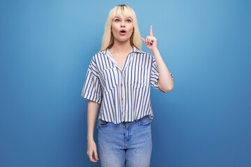 blond 25 year old woman person in striped blouse and jeans proposes an idea