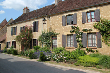 Fototapeta na wymiar old stone houses in a village (apremont-sur-allier) in france 