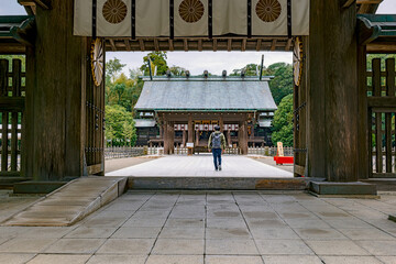 Fototapeta na wymiar 宮崎神宮 神門から拝所を望む