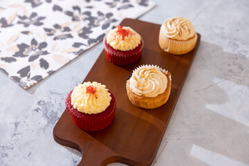 cupcakes on a table, creamy cupcakes 