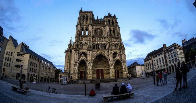 A timelapse of the cathedral of Amiens at dusk