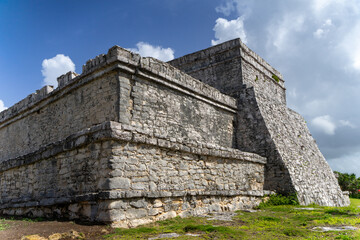 Fototapeta na wymiar arquitectura en mexico de la cultura maya