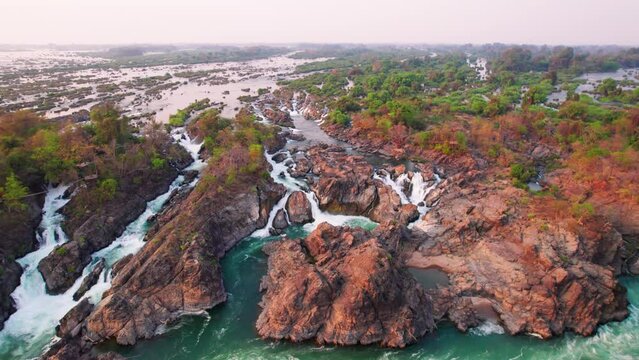 Les chutes d'eau (vues du ciel) sur le fleuve Mekong, Don Khon, 4000 iles, Laos, Asie