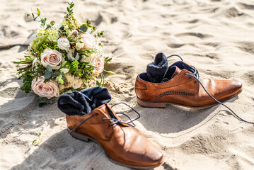 Naklejka premium Romantic marriage couple wedding Symbols shoes