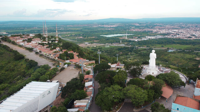 Vis&atilde;o a&eacute;rea do complexo do Padre C&iacute;cero na cidade cearense de Juazeiro do Norte no Cear&aacute; captada do alto por um drone. 