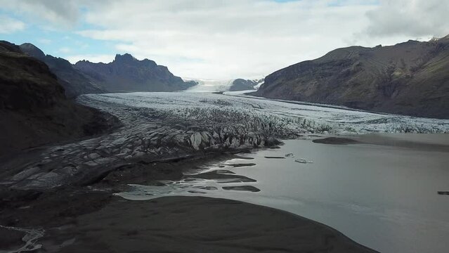 Le site du J&ouml;kuls&aacute;rl&oacute;n qui est une lagune glaciaire &agrave; la limite du parc national de Vatnaj&ouml;kull