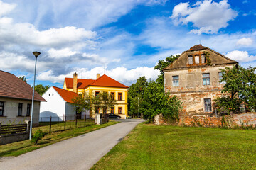 Fototapeta na wymiar Old house in Czech village
