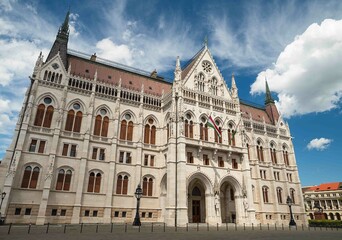 Fototapeta na wymiar Hungarian house of parliament, beautiful architecture of Budapest