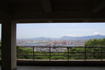 高塔山展望台から見た若戸大橋と洞海湾