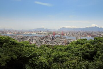 高塔山展望台から見た若戸大橋と洞海湾
