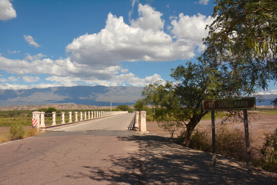 Rio Santa Maria Catamarca Argentina puente paisaje