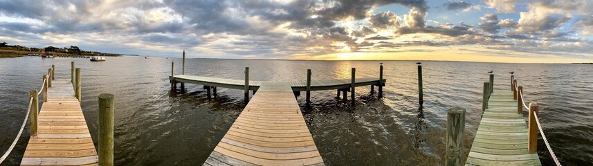 Fototapeta premium pier on the lake
