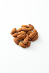 白背景にアーモンド