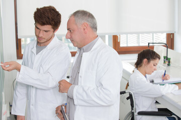 Obraz premium the interns and a teacher