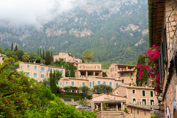 Obraz premium View of a medieval street in the Old Town of the picturesque Spanish-style village Fornalutx, Majorca or Mallorca island
