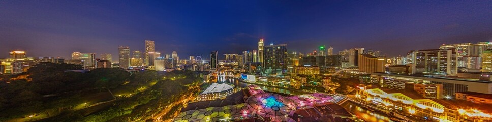 Fototapeta na wymiar Panoramic view of Singapore skyline with Clark Quay entertainment district