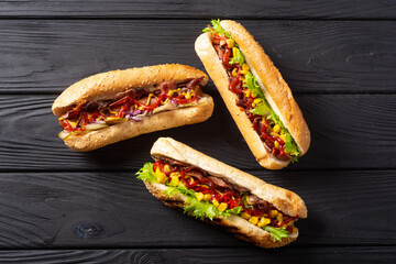Hot dog . Traditional american fast food .