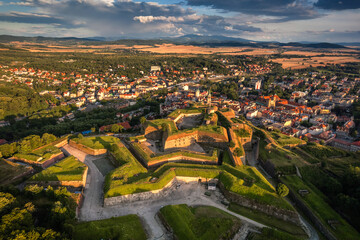 Obraz premium Aerial view of the city of Kłodzko and the huge fortress captured on a summer afternoon. Landscapes and attractions of Lower Silesia.