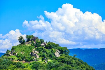 中津川市、苗木城跡の遠景