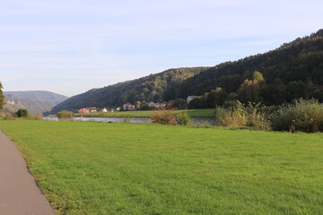 Fototapeta na wymiar Blick auf die Elbe bei Bad Schandau in der Sächsischen Schweiz