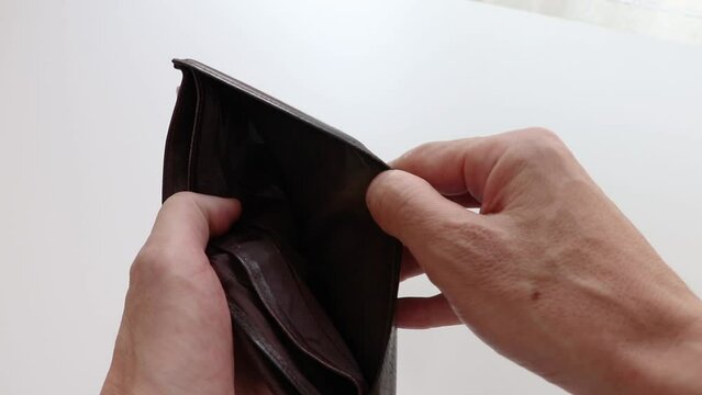 お金が入っていない空の財布