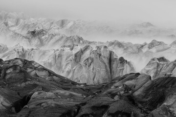 Obraz premium Scenic landscape view of the majestic hills and glaciers in Iceland