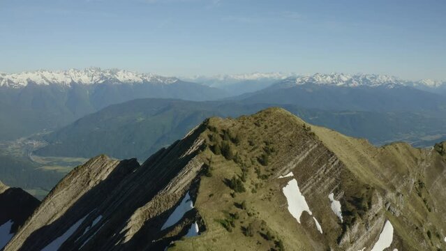 Paysage de montagne en &eacute;t&eacute;