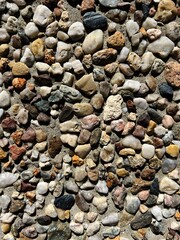 the structure of the wall decoration of the building with small pebbles