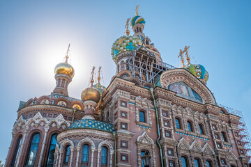 Obraz premium A fragment of the architectural heritage of the Church of the Savior on Blood in st. petersburg.