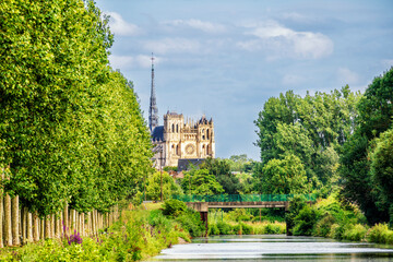 Kathedrale von Amiens und die Somme - obrazy, fototapety, plakaty