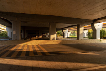 Obraz premium Concrete structure and asphalt road space under the overpass in the city