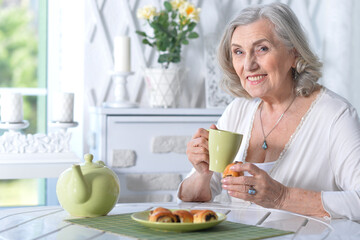 Obraz na płótnie Canvas Portrait of senior woman having breakfast