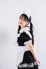 メイド服を着た女性