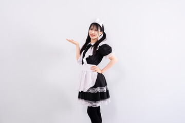 メイド服を着た女性