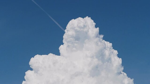 夏の青空と入道雲