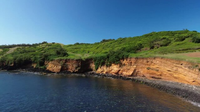Linha de costa da Ilha Terceira nos A&ccedil;ores. Ba&iacute;a da Mina ou das Contendas. 