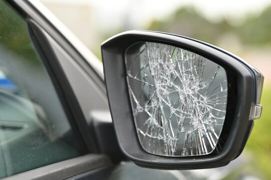 Autospiegel mit Spiegelung der Wüste - ein lizenzfreies Stock Foto von  Photocase
