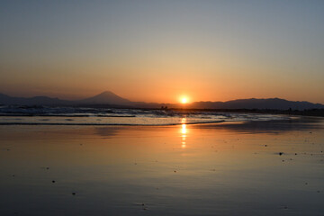 Fototapeta na wymiar 富士山と湘南の夕景