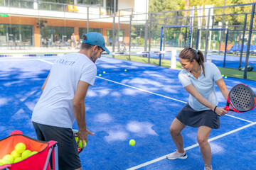 Dynamic padel training with a skilled coach and female player