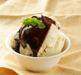 vanilla ice cream summer dessert