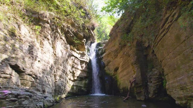 Riva Waterfall located in Himachal Pradesh, Tourism place in North India