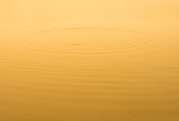 Wave circle, yellow-orange water surface