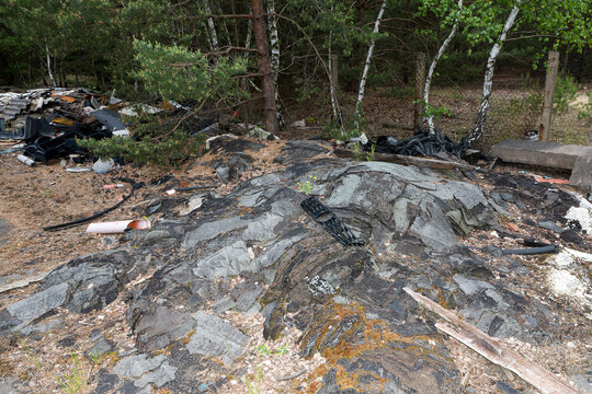 Illegal entsorgter M&uuml;ll im Wald
