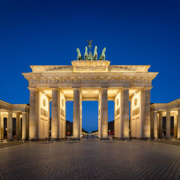 Brandenburg Gate (Brandenburger Tor) at night, Berlin, Germany