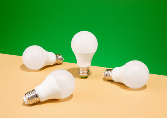 The light bulbs are lying haphazardly on the table. Electric lamps and lights.