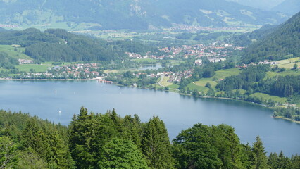 Fototapeta na wymiar Großer Alpsee mit Blick auf Immenstadt