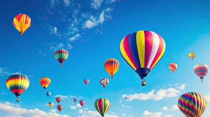 Crédence de cuisine en verre imprimé Montgolfière balloons flying in the blue sky 