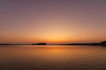 Obraz premium A Colourful sunset at Elk Island National Park