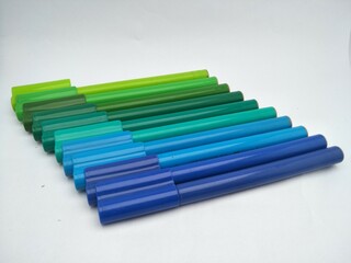 A collection of colored pens that are often used for drawing. The colors are arranged according to...